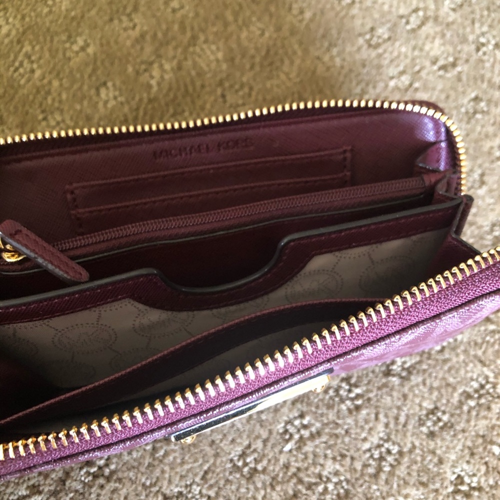 Michael Kor Wristlet - Picture 4 of 7
